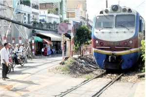 Thủ tướng: Lập lại trật tự hành lang đường bộ, đường sắt, không có vùng cấm