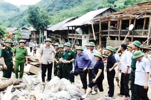 Đoàn công tác của Trung ương có mặt tại tâm lũ Mường La (Sơn La) để chỉ đạo khắc phục hậu quả