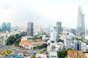 Một góc TPHCM. Ảnh: CAO THĂNG