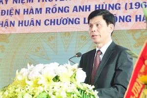 Ông Lê Anh Tuấn, Phó Chủ tịch UBND tỉnh Thanh Hóa vừa được Thủ tướng Nguyễn Xuân Phúc ký quyết định bổ nhiệm giữ chức vụ Thứ trưởng Bộ Giao thông vận tải