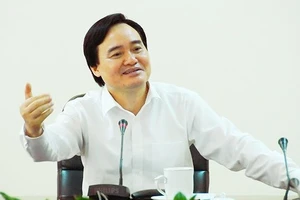  Bộ trưởng Bộ GD-ĐT Phùng Xuân Nhạ