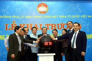 Ban Thường trực UBTƯ MTTQ Việt Nam bấm nút khai trương Trang Thông tin điện tử MTTQ Việt Nam ​