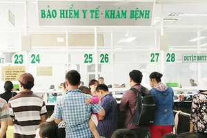 Cử tri đề nghị khám chữa bệnh cho người có thẻ bảo hiểm y tế vào tất cả các ngày trong tuần