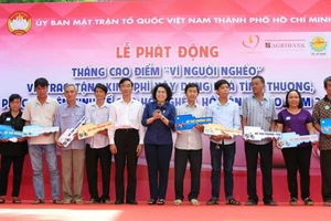 Cả nước chung tay vì người nghèo ​