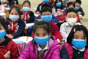 Trong tình hình dịch bệnh phức tạp, học sinh đến lớp sẽ khiến các bậc phụ huynh không yên tâm