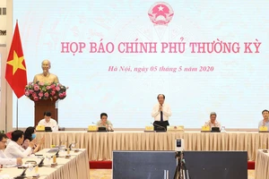 Bộ GD-ĐT: không cần cho học sinh đội mũ ngăn giọt bắn