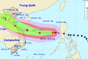 Dự báo đường đi của cơn bão số 13. Ảnh: TTDBKTTVQG