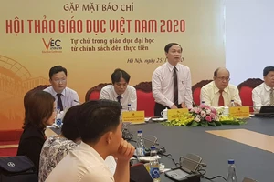 Phó Chủ nhiệm Ủy ban Văn hóa, Giáo dục, Thanh niên, Thiếu niên và Nhi đồng của Quốc hội Phạm Tất Thắng phát biểu tại họp báo