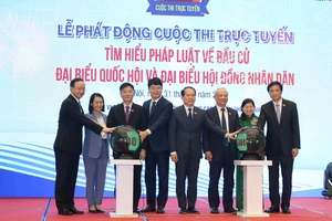 Khởi động cuộc thi tìm hiểu pháp luật về bầu cử. ẢNH: QUANG PHÚC