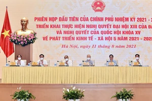 Tổng Bí thư Nguyễn Phú Trọng và các đồng chí lãnh đạo dự phiên họp toàn thể đầu tiên của Chính phủ khóa XV nhiệm kỳ 2021-2026. Ảnh: VIẾT CHUNG