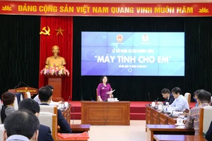 Bộ GD-ĐT tiếp nhận tài trợ (lần thứ nhất) chương trình “Máy tính cho em”