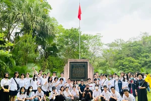 Học sinh trường THPT chuyên ngữ (ĐHQG Hà Nội) học lịch sử tại Tuyên Quang