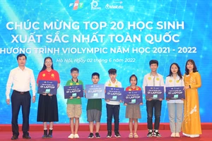 Các em học sinh đạt giải nhận thưởng