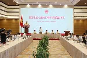 Họp báo Chính phủ thường kỳ tối 6-9. Ảnh: QUANG PHÚC