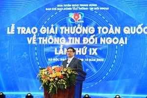 Thủ tướng dự lễ trao Giải thưởng toàn quốc về thông tin đối ngoại lần thứ IX