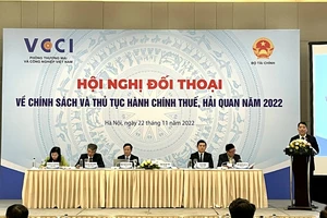 Chính phủ yêu cầu tăng cường đối thoại với doanh nghiệp