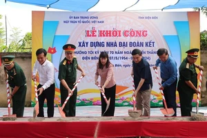  Lễ khởi công xây dựng nhà Đại đoàn kết tại bản Pá Đông, xã Thanh Xương (huyện Điện Biên, tỉnh Điện Biên)