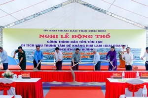 Thủ tướng Phạm Minh Chính dự lễ khởi công dự án bảo tồn, tôn tạo Khu đề kháng Him Lam thuộc Di tích quốc gia đặc biệt Điện Biên Phủ. Ảnh: VIẾT CHUNG