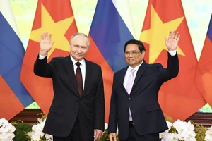 Thủ tướng Phạm Minh Chính hội kiến Tổng thống Liên bang Nga Vladimir Putin. Ảnh: VIẾT CHUNG