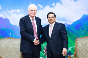 Thủ tướng Phạm Minh Chính tiếp ông Thomas Vallely, Chủ tịch Hội đồng tín thác Đại học Fulbright Việt Nam. Ảnh: VIẾT CHUNG