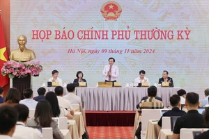 Họp báo Chính phủ thường kỳ tháng 10. Ảnh: QUANG PHÚC