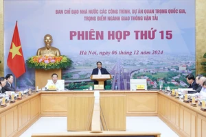 Thủ tướng Phạm Minh Chính chủ trì và phát biểu tại phiên họp thứ 15 Ban chỉ đạo Nhà nước các công trình, dự án quan trọng quốc gia, trọng điểm ngành GTVT chiều 6-12. Ảnh: VIẾT CHUNG