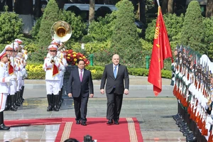 Thủ tướng Phạm Minh Chính chủ trì lễ đón Thủ tướng Nga Mikhail Vladimirovich Mishustin. Ảnh: QUANG PHÚC