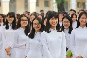 Học sinh THPT trên toàn quốc có thể nhập điểm học bạ lớp 11 và học kỳ 1 lớp 12 để biết thứ hạng của mình