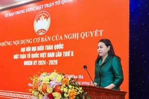 Phó Chủ tịch - Tổng Thư ký Ủy ban Trung ương MTTQ Việt Nam Nguyễn Thị Thu Hà phát biểu tại hội nghị