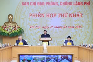 Thủ tướng chủ trì phiên họp thứ nhất của Ban chỉ đạo phòng, chống lãng phí. Ảnh: VIẾT CHUNG