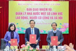 Thực hiện bàn giao nhiệm vụ giữa các bộ: Y tế, GD-ĐT, LĐTB-XH