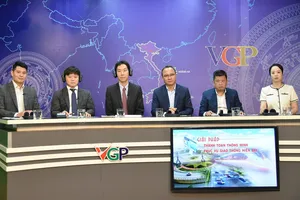 Các đại biểu tham dự tọa đàm