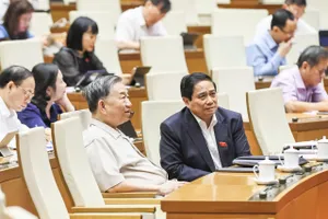 Tổng Bí thư Tô Lâm và Thủ tướng Phạm Minh Chính tại phiên thảo luận. Ảnh: VIẾT CHUNG