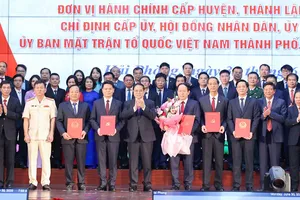 Thủ tướng Phạm Minh Chính dự lễ công bố nghị quyết, quyết định của Trung ương và địa phương về sắp xếp đơn vị hành chính cấp xã, thành lập các tổ chức Đảng, chỉ định cấp ủy, HĐND - UBND - Ủy ban MTTQ Việt Nam TPHCM, phường, xã, đặc khu tại TP Hải Phòng, sáng 30-6. Ảnh: VIẾT CHUNG
