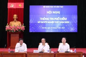 Lãnh đạo Bộ GD-ĐT chủ trì hội nghị công bố phổ điểm