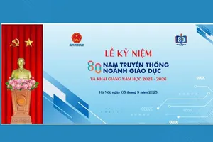 Lần đầu tiên, tất cả các cơ sở giáo dục trên toàn quốc chào cờ, hát Quốc ca cùng một thời điểm trong lễ khai giảng năm học mới