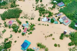 Nhiều nhà dân bị ngập nặng sau bão số 10