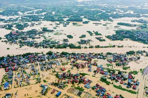 Lũ sông Cầu dâng cao gây ngập lụt nhiều phường ở Thái Nguyên