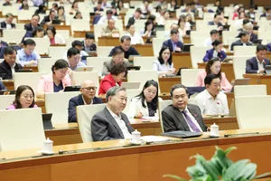 Tổng Bí thư Tô Lâm và Chủ tịch Quốc hội Trần Thanh Mẫn cùng các đại biểu dự phiên họp Quốc hội sáng 11-11. Ảnh: QUANG PHÚC