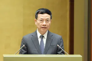 Bộ trưởng Bộ KH-CN Nguyễn Mạnh Hùng trình bày tờ trình dự án Luật Trí tuệ nhân tạo. Ảnh: QUANG PHÚC