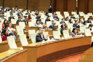 Các đại biểu dự phiên họp chiều 5-12. Ảnh: QUANG PHÚC