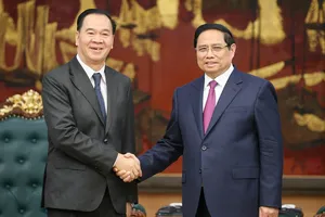 Thủ tướng Phạm Minh Chính tiếp Bộ trưởng Bộ Giáo dục và Thể thao Lào Thongsalith Mangnormek, chiều 16-12. Ảnh: VIẾT CHUNG