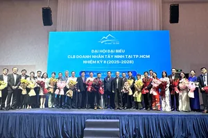 Ban Chấp hành CLB Doanh nhân Tây Ninh tại TPHCM tại Đại hội đại biểu nhiệm kỳ II. Ảnh: THANH HIỀN
