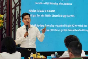 Cục phó Cục Quản lý nhà và thị trường bất động sản (Bộ Xây dựng) Hà Quang Hưng phát biểu tại hội nghị. Ảnh: HOÀNG HÙNG