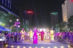 Một tiết mục văn nghệ tại chương trình tối 10-12