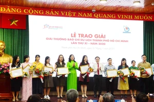 TPHCM trao Giải báo chí viết về Du lịch TP năm 2020