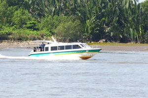 Phát triển du lịch còn “ăn xổi ở thì”, hướng dẫn viên “vô cảm“