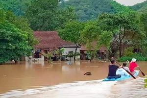 Dẹp dọn lại sau cơn lũ, một thanh niên bị điện giật chết