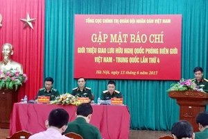 Quang cảnh cuộc gặp gỡ báo chí