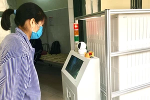 Chế tạo thành công robot vận chuyển trong các khu vực cách ly dịch Covid-19